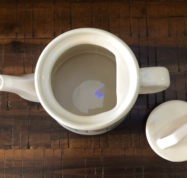 white tea pot with black TEA lettering 20oz
